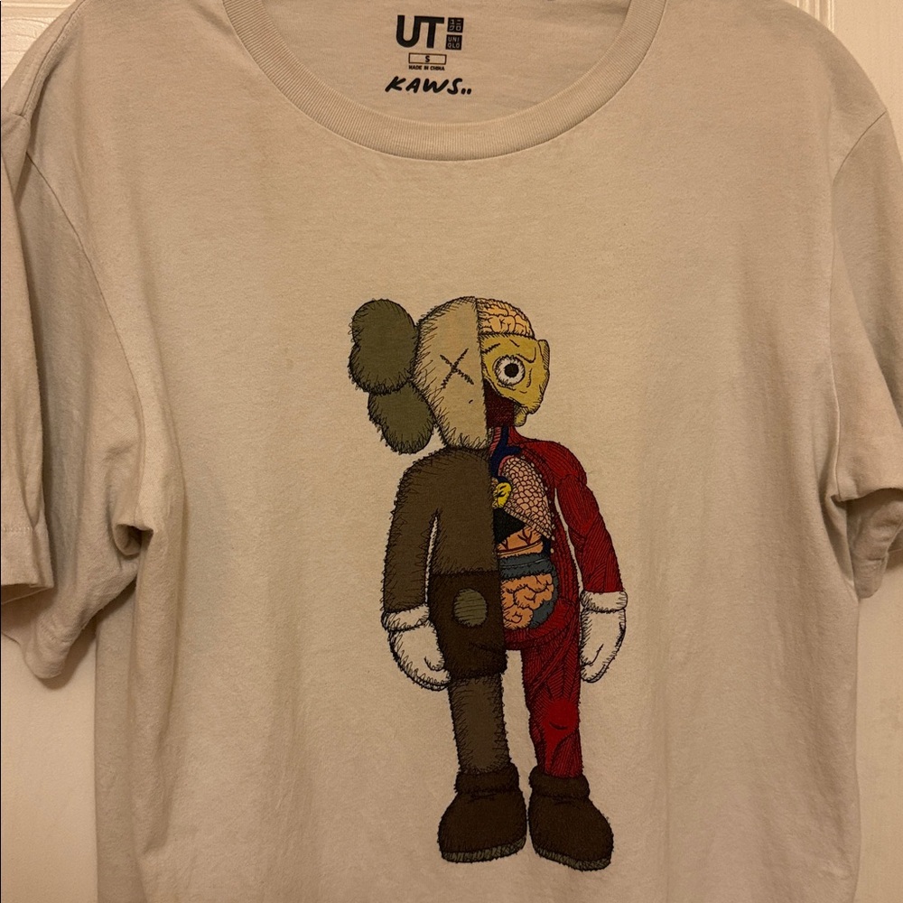 Kaws Anatomy Skeleton Uniqlo White Short Sleeve T-Shirt Mens Size Small